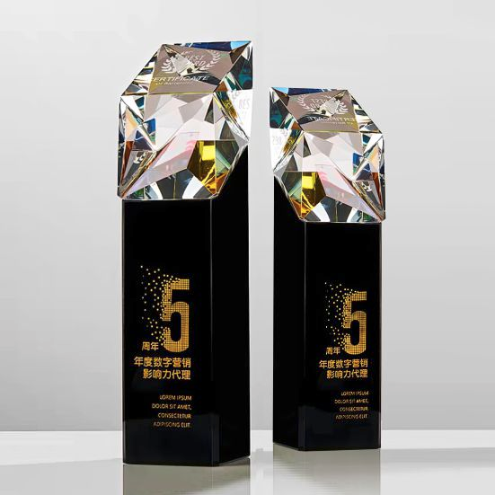 ICT 812 - Black Crystal Trophy