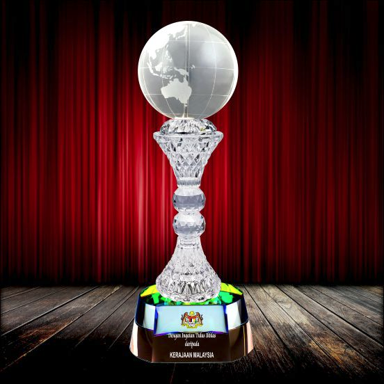 ICT 822 - Exclusive Crystal Trophy