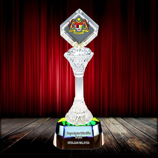ICT 823 - Exclusive Crystal Trophy